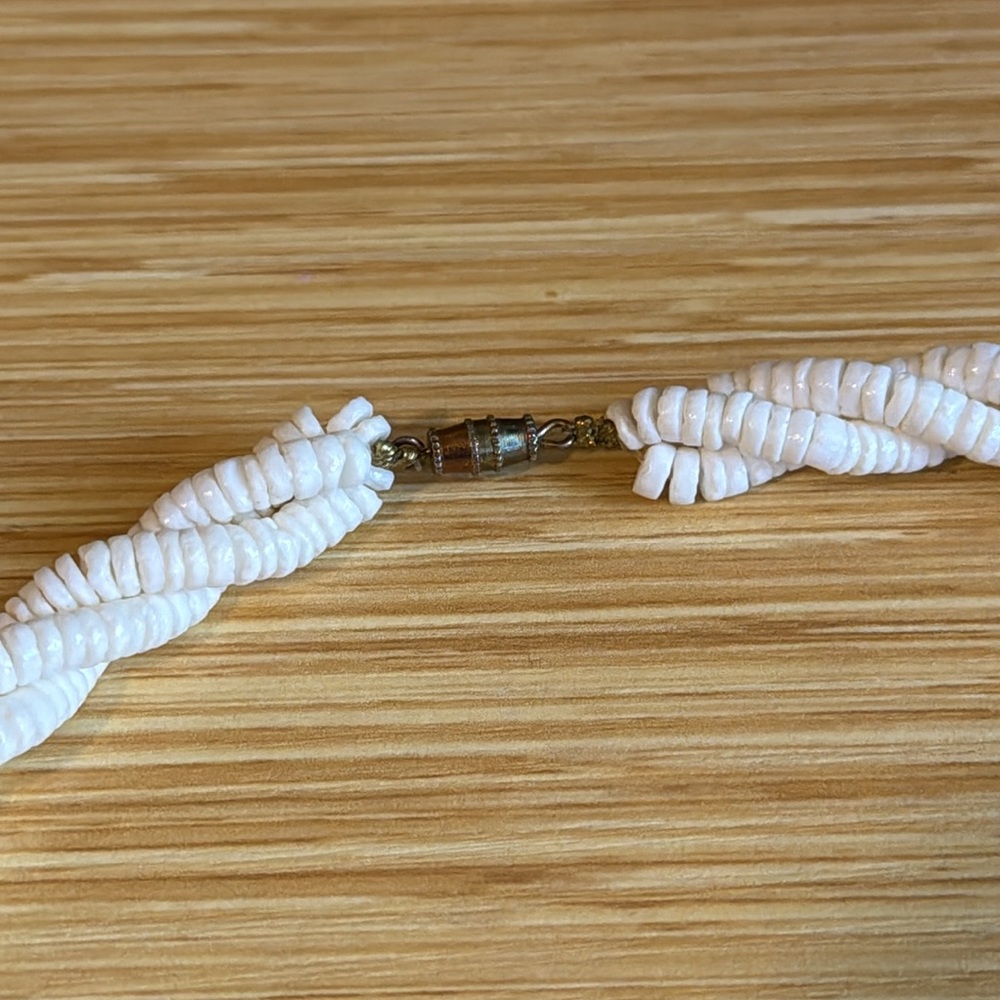 Shell Necklace - Picture 2 of 8
